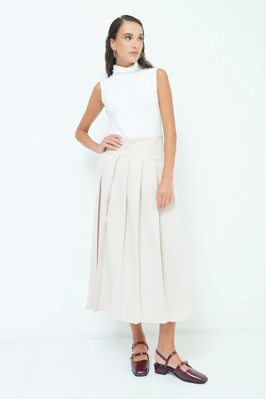 High-waisted pleated midi skirt wholesale