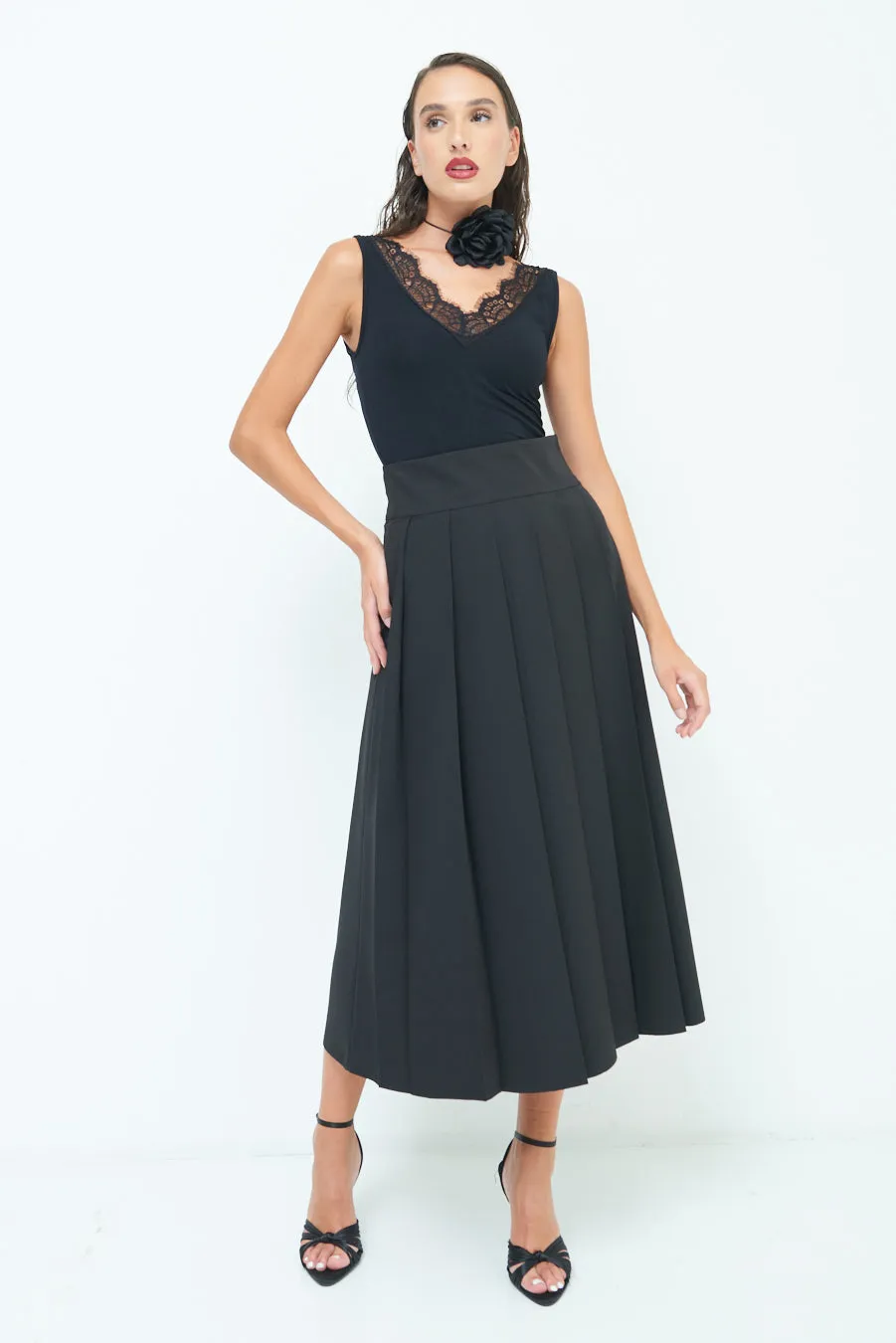 High-waisted pleated midi skirt wholesale