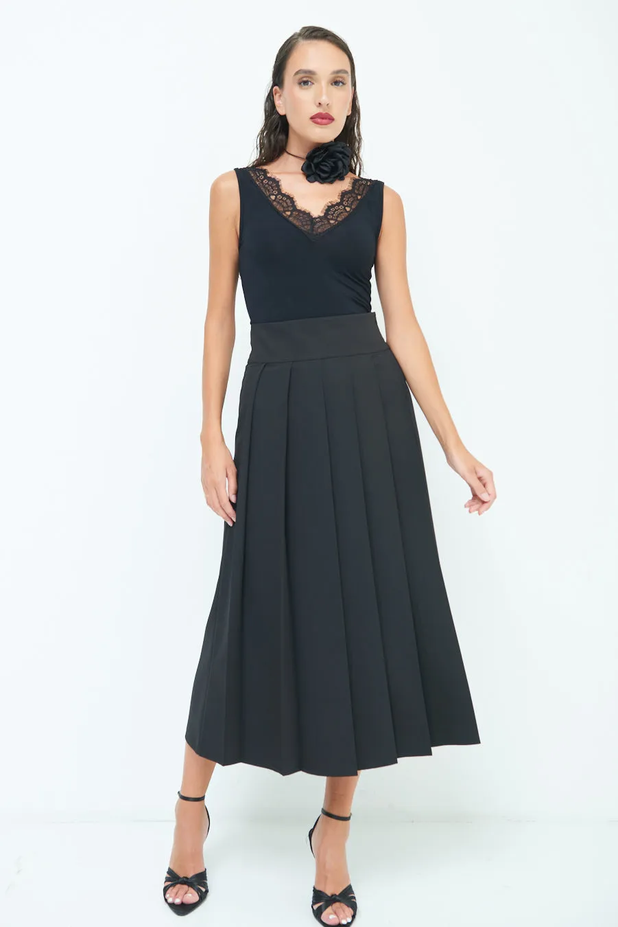 High-waisted pleated midi skirt wholesale