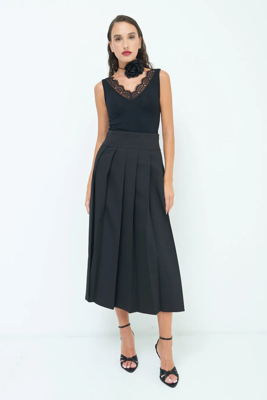 High-waisted pleated midi skirt wholesale