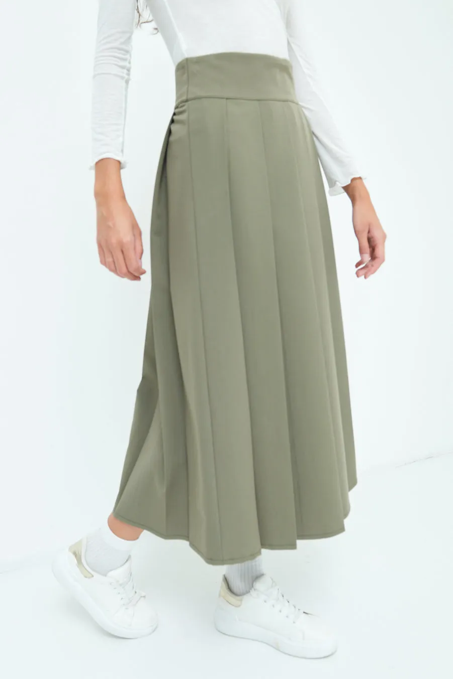 High-waisted pleated midi skirt wholesale
