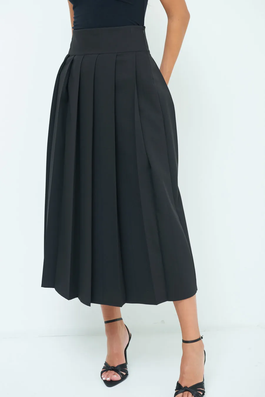 High-waisted pleated midi skirt wholesale