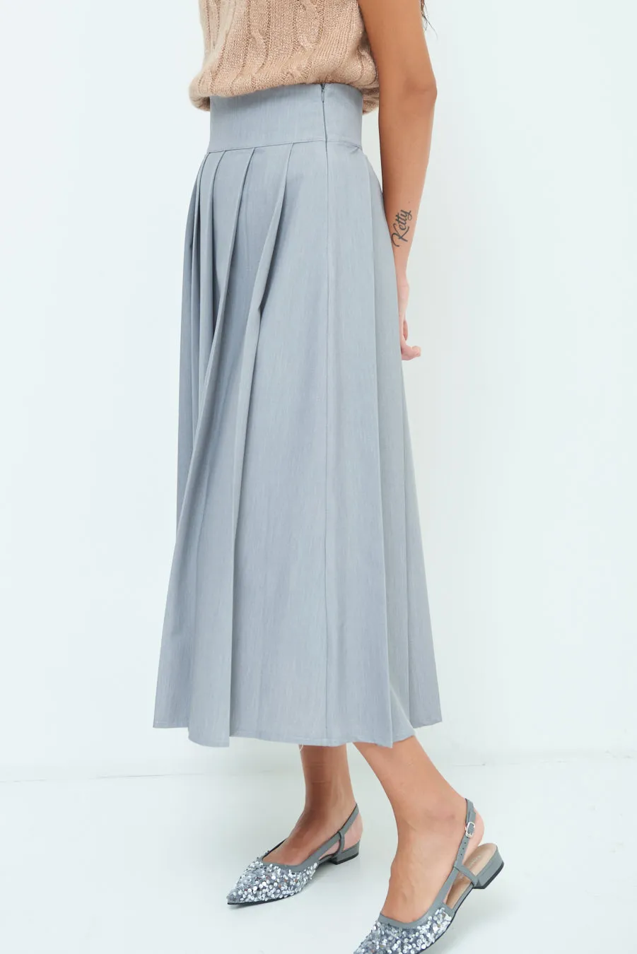 High-waisted pleated midi skirt wholesale
