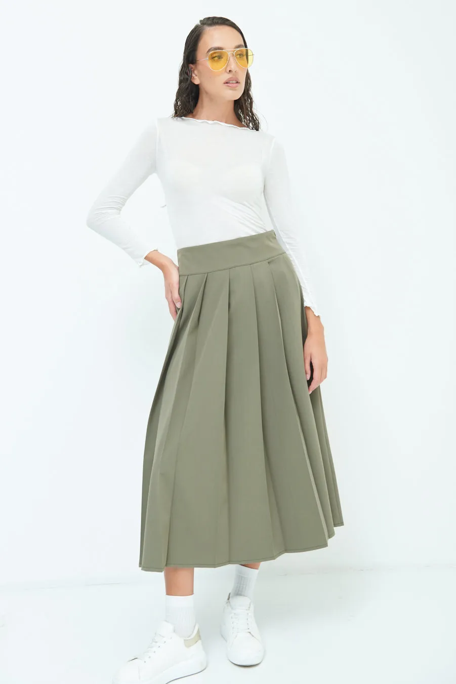 High-waisted pleated midi skirt wholesale