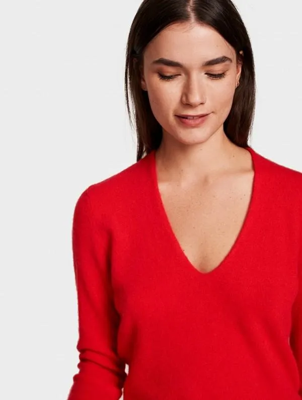 White   Warren- Soft V Neck Chili Red Heather